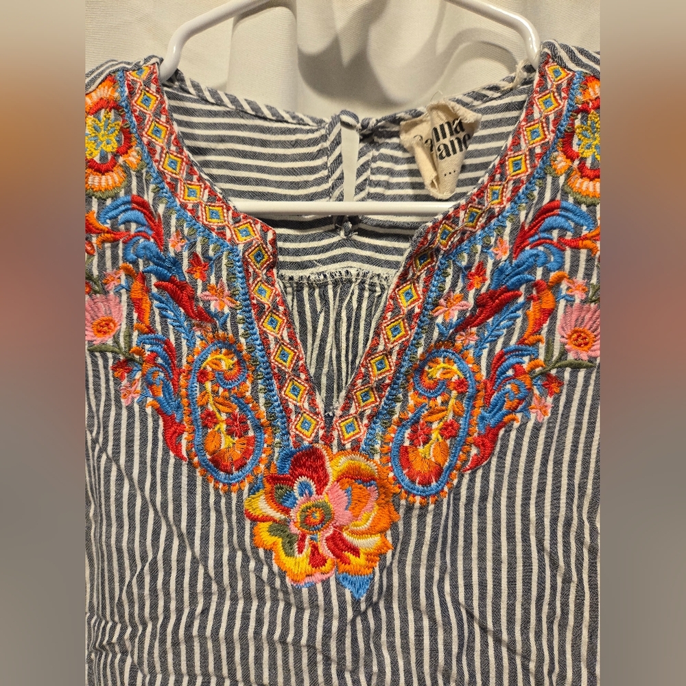 EUC Women's Savanna Jane Sleeveless Striped Embroidered Top Size Small - Picture 4 of 8